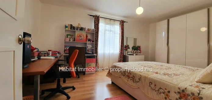 A LOUER - Maison familiale meublée et équipée de 343 m2 sur un terrain de 133 toises située dans le morcellement répu...