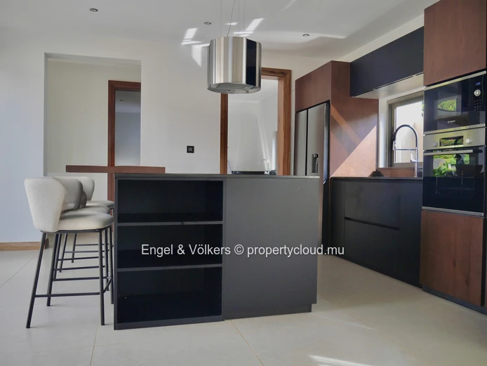 Tropical Luxury Living on the North-West Coast