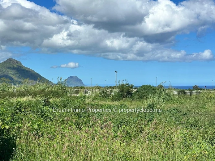 Sea view! Residential Land between sea & mountains in Flic en Flac - Mauritius