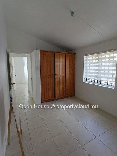 5-Bedroom Villa for Rent in Tamarin, 280m² Living Space, beach access