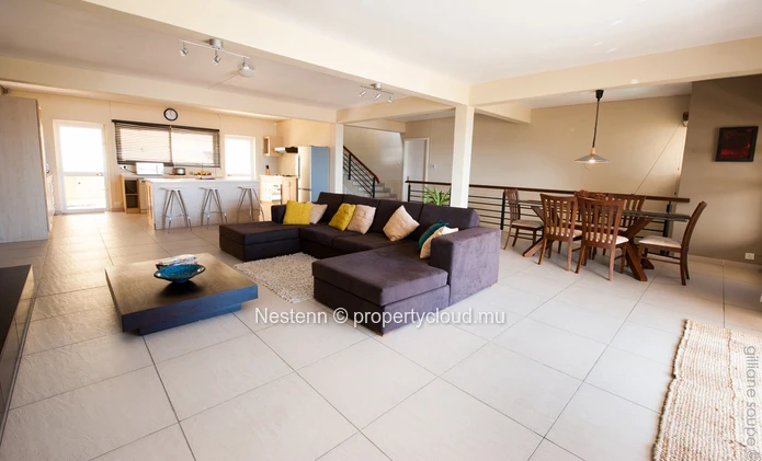 Magnificent modern apartment of 320m2 with private swimming pool and stunning views over the bay