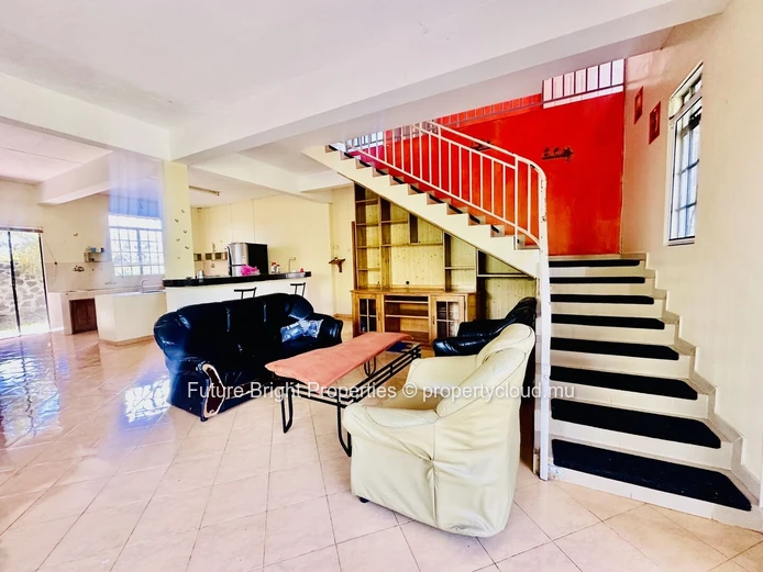 Spacieuse Maison Familiale / Espace Bureau À Louer À Espérance Trébuchet – Emplacement Calme Et Pratique