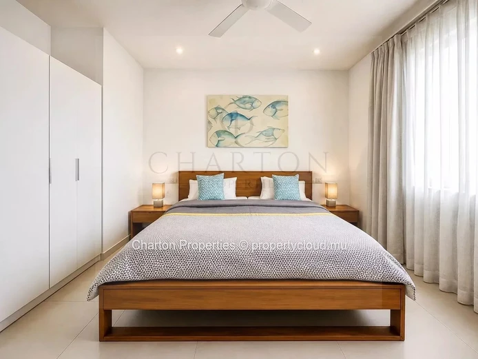 Two-bedroom apartment with shared pool near Peyrebère beaches