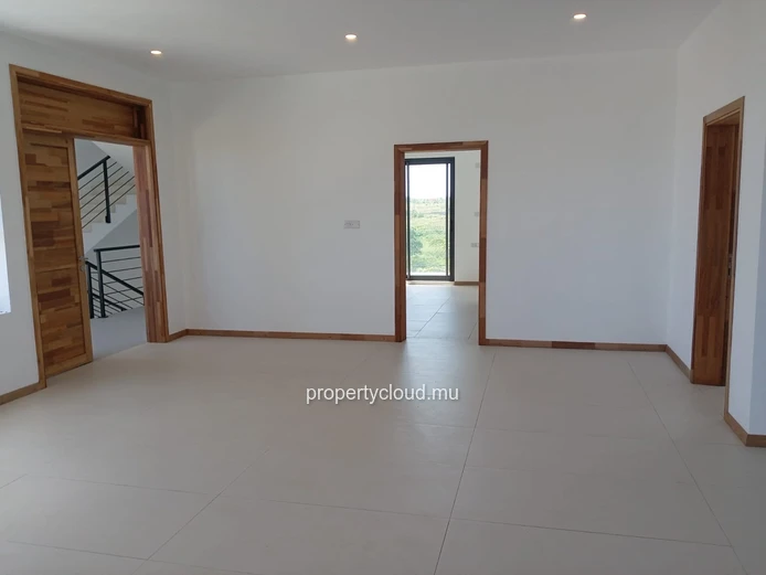 À VENDRE – PENTHOUSE NEUF 180 m² – CENTRE GRAND BAIE