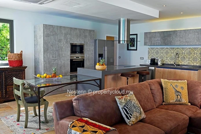 Appartement moderne de 3 chambres sur la mer meublé et décoré avec gout