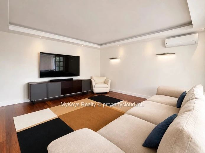 Spacious 5-Bedroom Villa Semi furnished - Central Tamarin