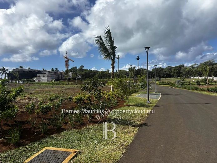 ANAHITA BEAU CHAMP - Residential land