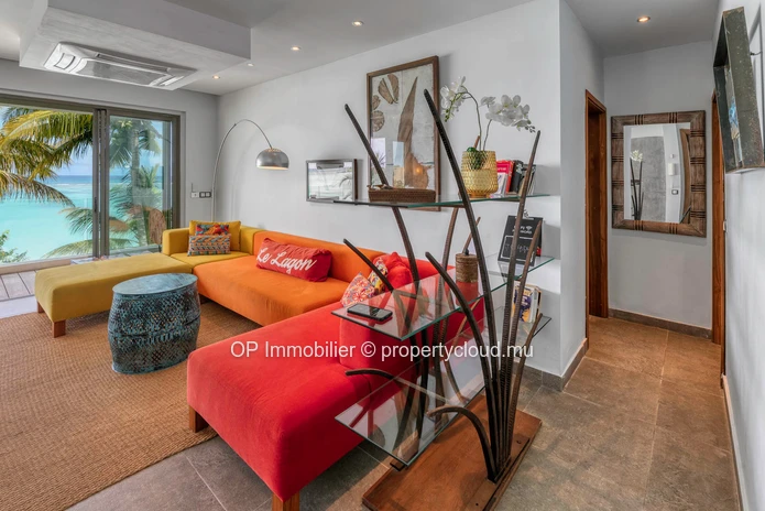Penthouse à vendre à Péreybère, Grand Baie, 94m², 2 chambres, piscine commune, vue mer, meublé, climatisé. Rs 42M.