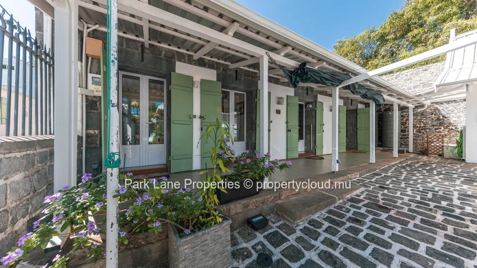 Propriété Coloniale d’Exception au Cœur de Port-Louis
