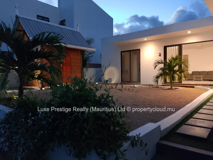 Modern 3-Bedroom Villa for Rent in Calodyne | Secure Gated Property with Veranda, Kiosk & Private Parking
