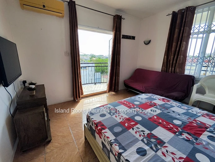 Studio en location long terme, idéalement situé à Péreybère
