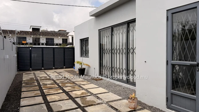 Jolie maison moderne à vendre à Péreybère.