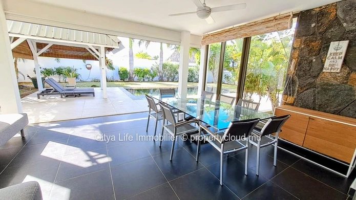 Maison meublée de 300m² avec piscine privée à louer à Grand Baie
