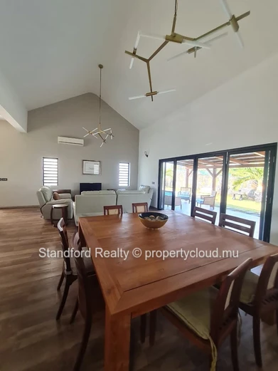 À Louer – Villa 3 Chambres à Balaclava | Rs 120,000 / mois (négociable)