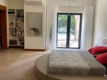 8 Bedroom Villa