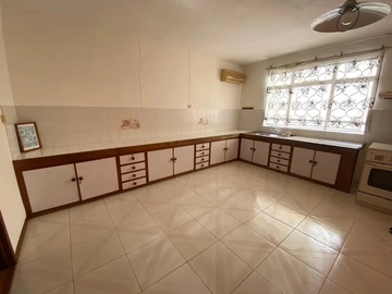 6 Bedroom House