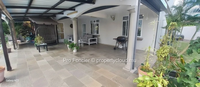 Maison à vendre à Albion - Une belle demeure familiale entre nature et vue mer