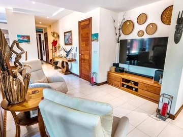 5 Bedroom Villa
