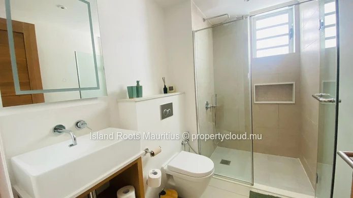 Appartement en bord de mer avec 3 chambres à coucher à Pointe aux Piments.
