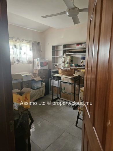 Spacious 5-bedroom family home for sale in Le Mahe, BEAU VALLON.