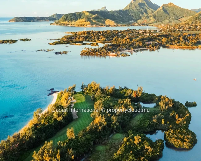 Villa de luxe en bord de mer à vendre | Plage privée et vues sur l'Océan Indien