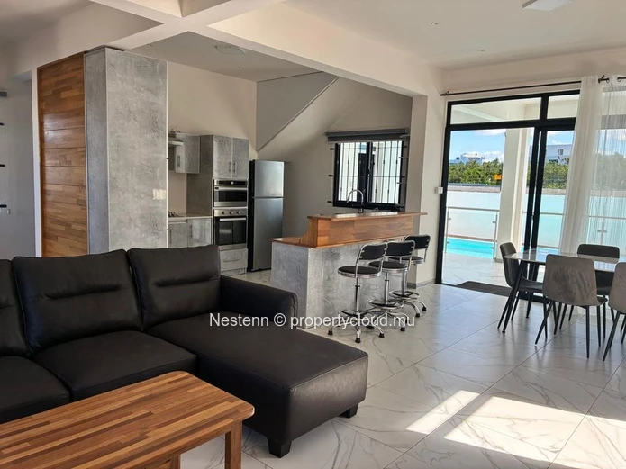 Modern 3-bedroom villa with pool close to the beach and Super U supermarket