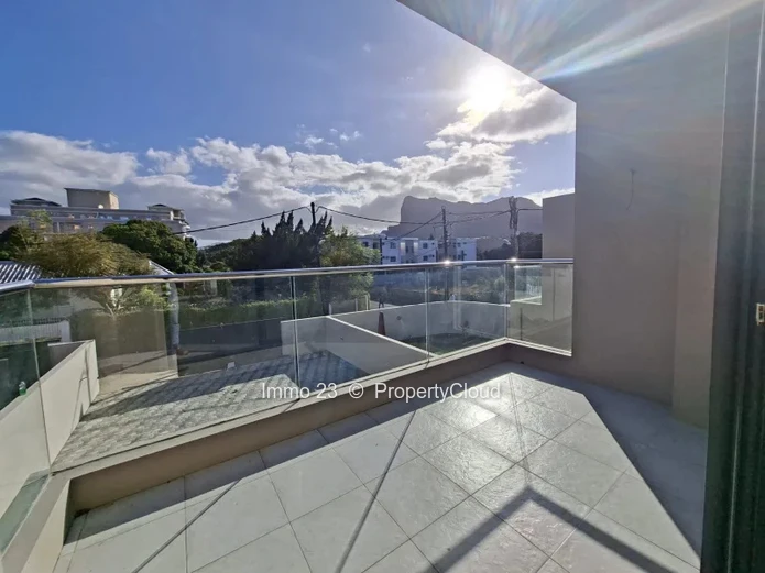 Duplex - 4 chambres - Quatre Bornes