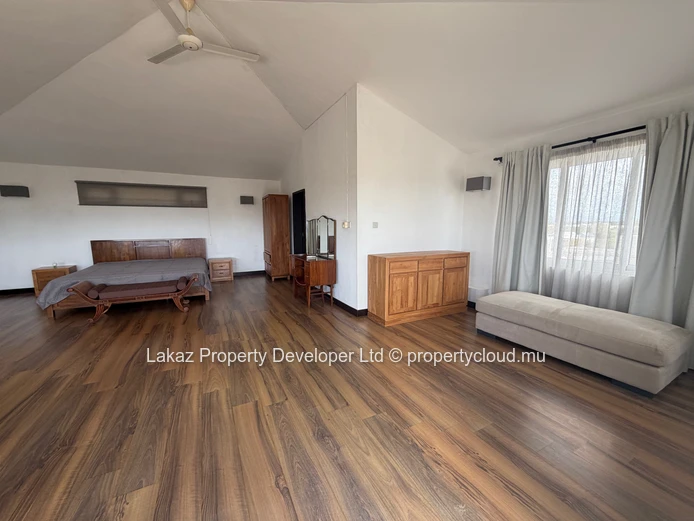 2-Bed Penthouse plus 1 office 