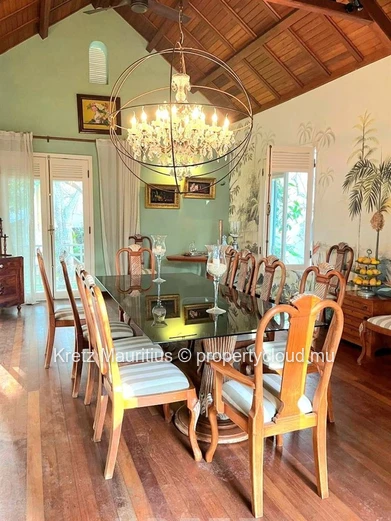 Exceptional villa with neo-colonial charm