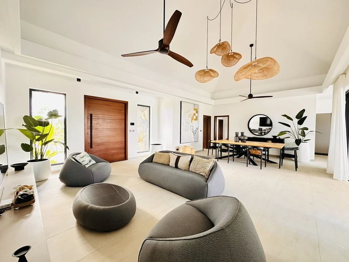 Contemporary Villa In A Gated Community On The Golf Course