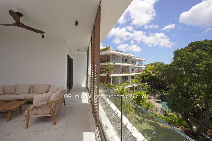 Appartement R+2 à vendre à Pointe aux Canonniers, 167m², 3 chambres, piscine commune, meublé, climatisé, garage, proc...
