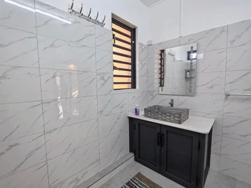 5 Bedroom Villa