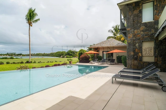 Villa 6 chambres d’exception avec vue panoramique sur le golf et le lagon