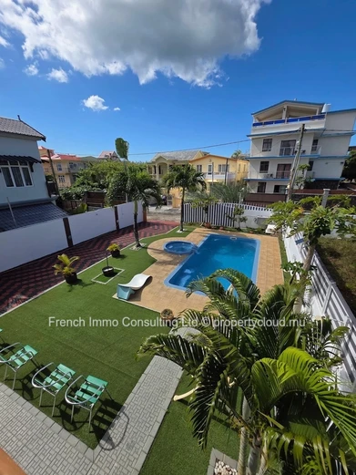 Villa de 5 chambres et bureau avec jardin et piscine a pereybere