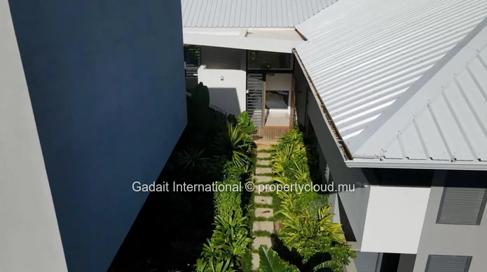 Villa contemporaine avec vue panoramique sur le lagon à Rivière Noire