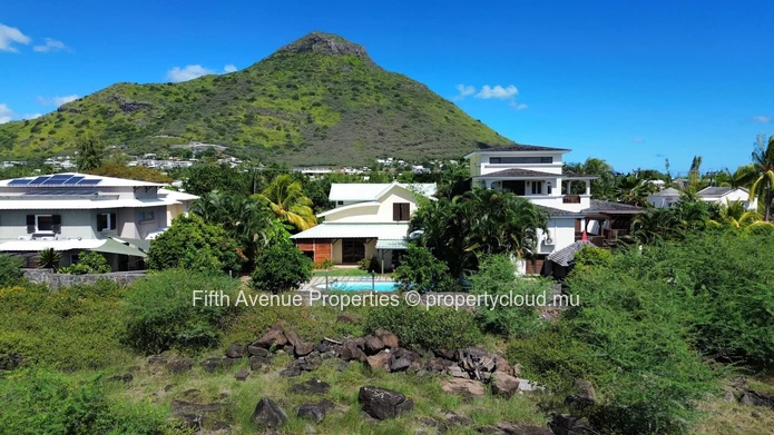 TAMARIN - 3 Bedrooms villa with Seaview