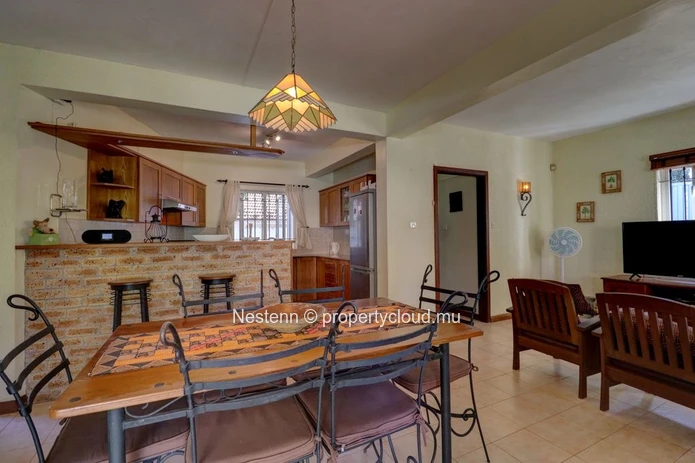 Stunning 3-bedroom duplex with sea access 