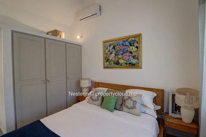  Maison pieds dans l'eau semi-meublée 3 chambres – Vivre au bord de l'océan en long terme