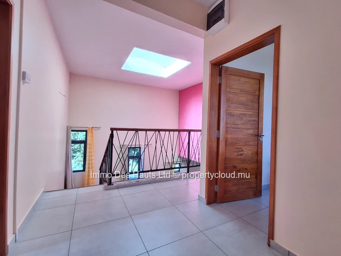 Maison meublée de 5 chambres à vendre – Allée Brillant, Floréal