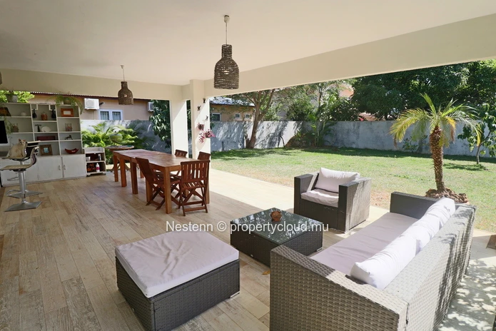 Modern 3-bed house in a beautiful spacious garden