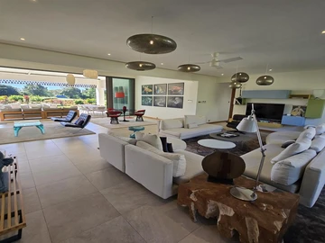 5 Bedroom Villa