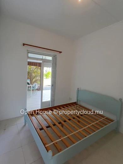 5-Bedroom Villa for Rent in Tamarin, 280m² Living Space, beach access
