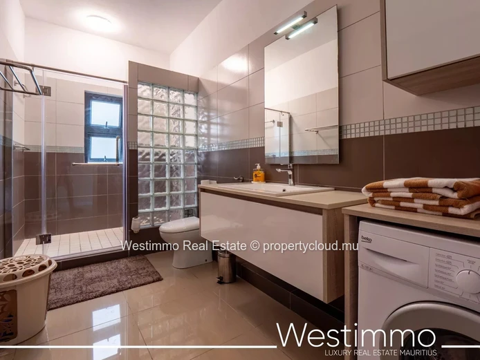 FLIC en FLAC - 3-bedroom beachfront apartment for rent