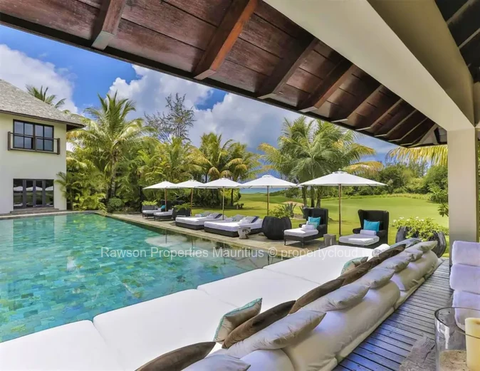 Elegant Villa In A Golf Estate With Sea View.