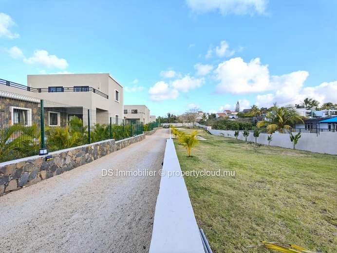 À Louer – Villa 3 Chambres avec Piscine Privée et Jardin