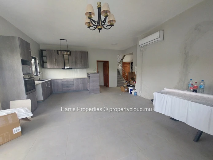 Brand-new modern villa for sale in the heart of Pereybere