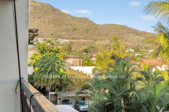 2-Bedroom Apartment near La Preneuse Beach