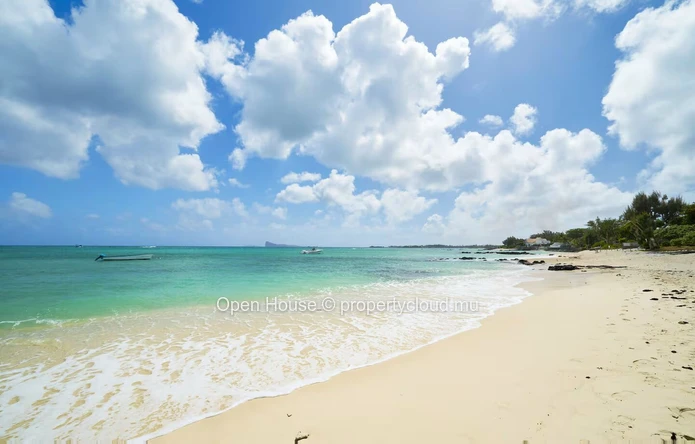 3-Bedroom Furnished Apartment with Private Pool in Pointe aux Canonniers