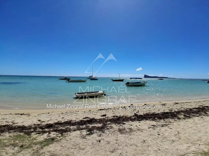 2-Bedroom Duplex with Direct Beach Access – Pereybere