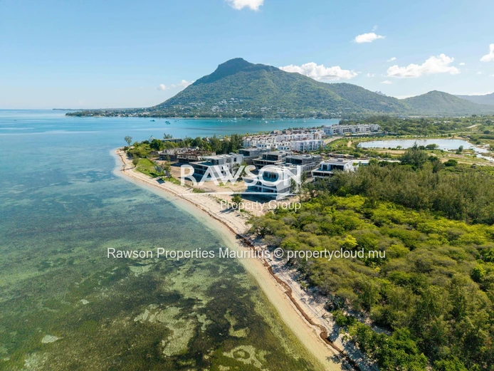 À VENDRE – Appartement de luxe en rez-de-chaussée en bord de mer